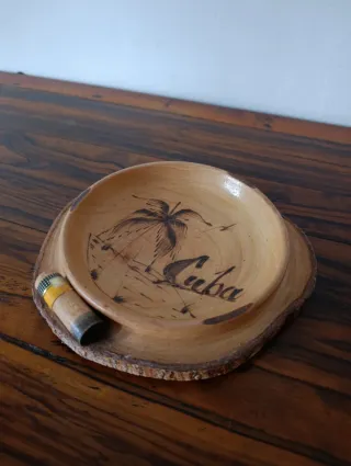 Posacenere in legno con 3 sigari