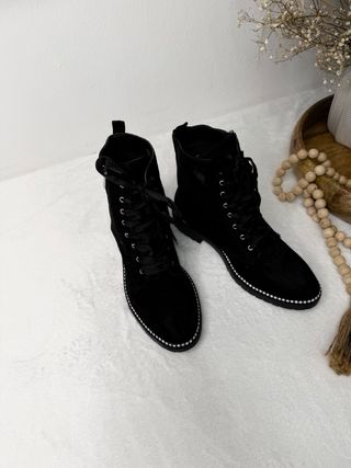 Botines militares negros con perlas T-40/41