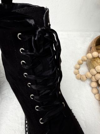 Botines militares negros con perlas T-40/41