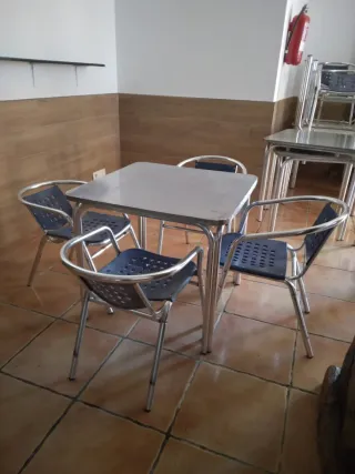 Tavoli e Sedie per Bar in Metallo