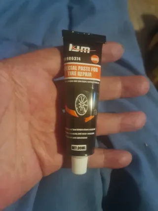 Adhesivo Reparación Neumáticos  Fuengirola