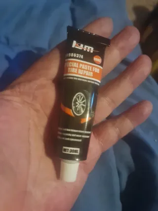 Adhesivo Reparación Neumáticos  Fuengirola