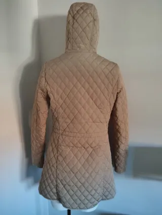 Anorak acolchado repelente al agua color beige