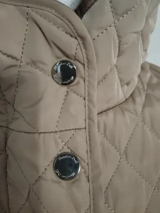 Anorak acolchado repelente al agua color beige