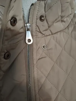 Anorak acolchado repelente al agua color beige