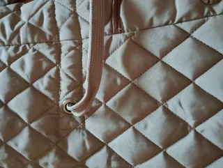 Anorak acolchado repelente al agua color beige