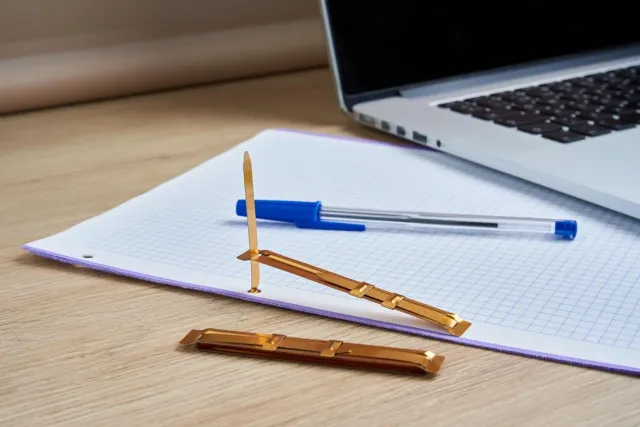 Dohe - Fasteners Metálicos Dorados para Encuadernación (50 uds.)