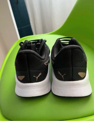 Zapatillas Puma Running Negro y Dorado