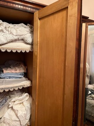 Armario antiguo madera maciza