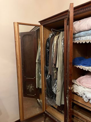 Armario antiguo madera maciza