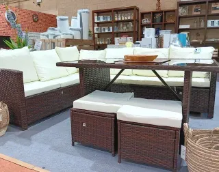 Rinconera y mesa ratán terraza jardín