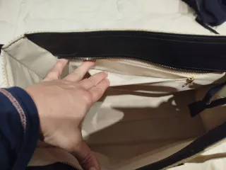 Bolso de tela beige y negro