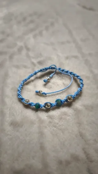 Pulsera esmeralda y balines plata