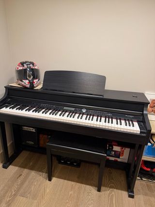 Piano digital con banco