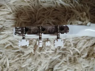 Guitarra Coco Blanca versions limitada