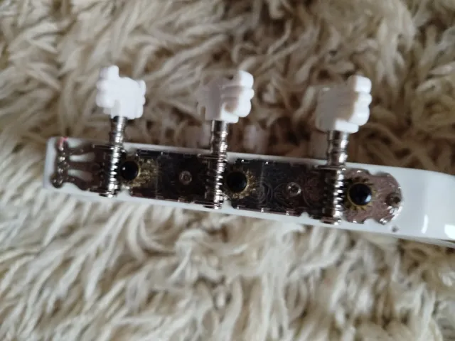 Guitarra Coco Blanca versions limitada