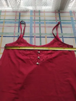 Vestido lencero burdeos