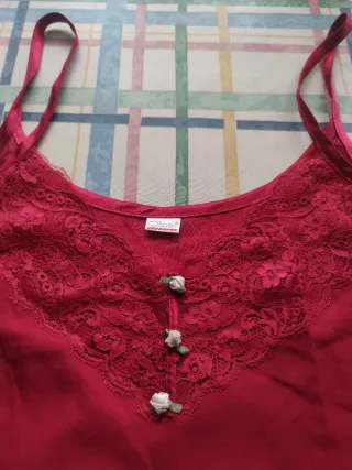 Vestido lencero burdeos