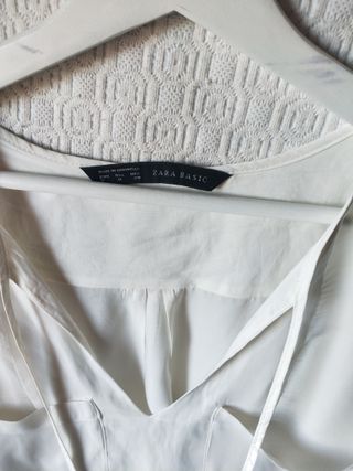 camisa blanca Zara Basic mujer talla M cuello pico