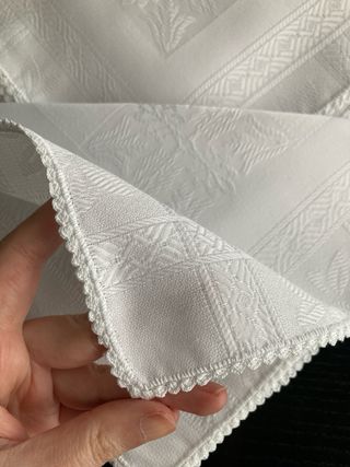 Mantel blanco y 6 servilletas con puntilla crochet