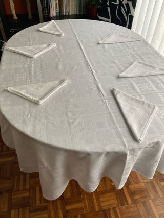 Mantel blanco y 6 servilletas con puntilla crochet
