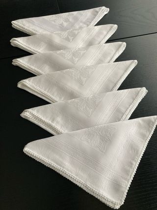 Mantel blanco y 6 servilletas con puntilla crochet