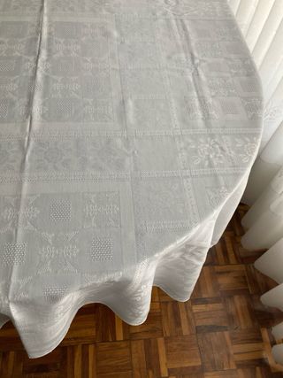 Mantel blanco y 6 servilletas con puntilla crochet