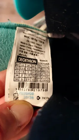 Patines en línea grises y turquesa