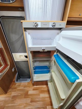 Renault MCLOUIS TANDY PLUS 365 - Aire/Toldo/Nevera