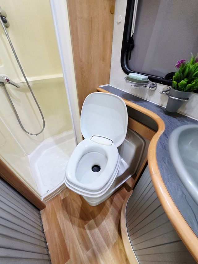 Renault MCLOUIS TANDY PLUS 365 - Aire/Toldo/Nevera