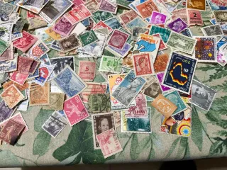 Lote Sellos y Álbum de Isabel II