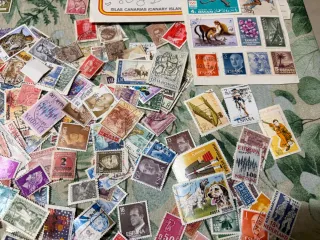 Lote Sellos y Álbum de Isabel II