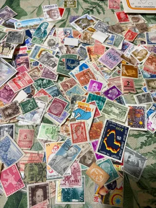 Lote Sellos y Álbum de Isabel II