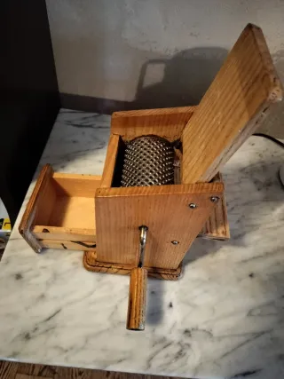 Grattugia formaggio vintage legno metallo