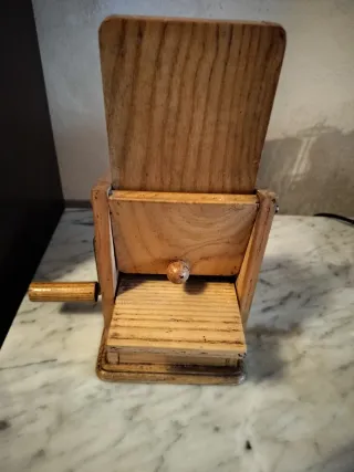 Grattugia formaggio vintage legno metallo