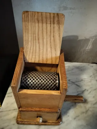 Grattugia formaggio vintage legno metallo