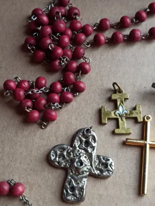 Lote de cruces collares rosario""