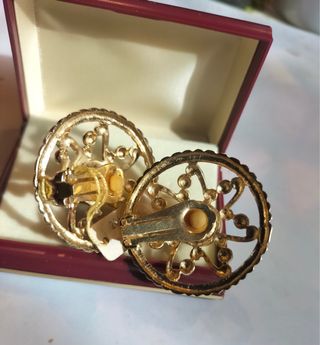 Pendientes antiguos chapados en oro con perlas