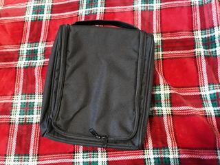 Custodia nera con maniglia per tablet o altro