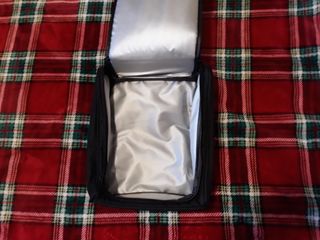 Custodia nera con maniglia per tablet o altro