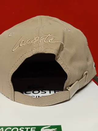Gorra beige Lacoste con logo cocodrilo talla única