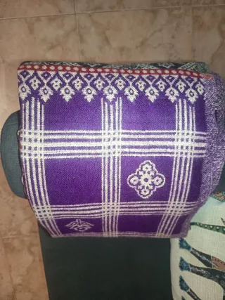 Chal bufanda morado y beige