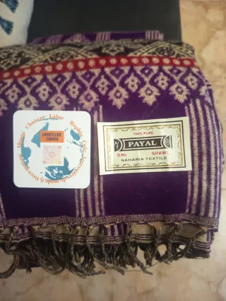 Chal bufanda morado y beige