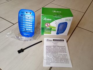 Zanzariera elettrica a luce attinica led