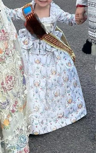 Traje de Fallera para niña.