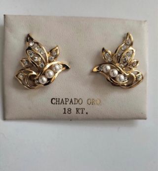 Pendientes antiguos chapados en oro con perlas