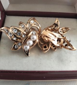 Pendientes antiguos chapados en oro con perlas