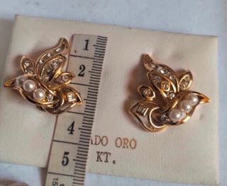 Pendientes antiguos chapados en oro con perlas