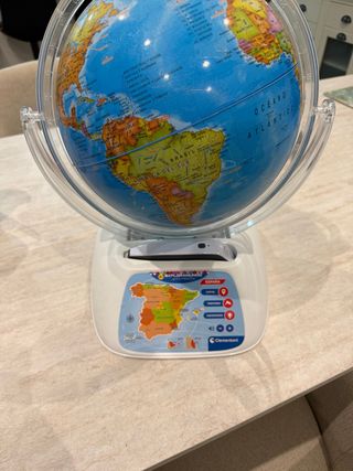 Globo terráqueo interactivo Clementoni