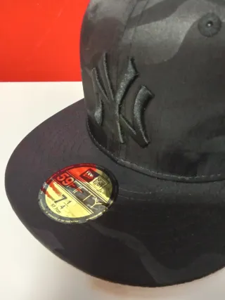 Gorra New Era 59FIFTY Camuflaje Negra Talla 7.1/4